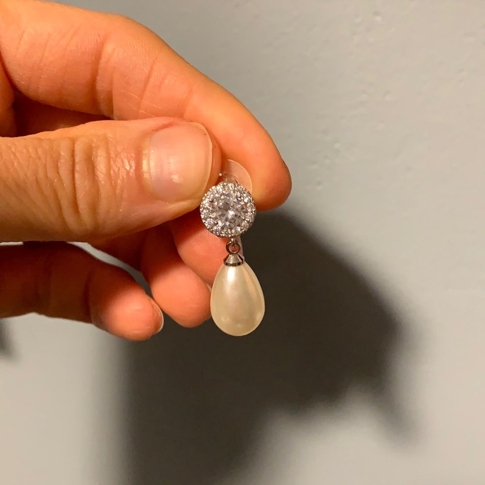 Brand new never worn Sweet V earrings